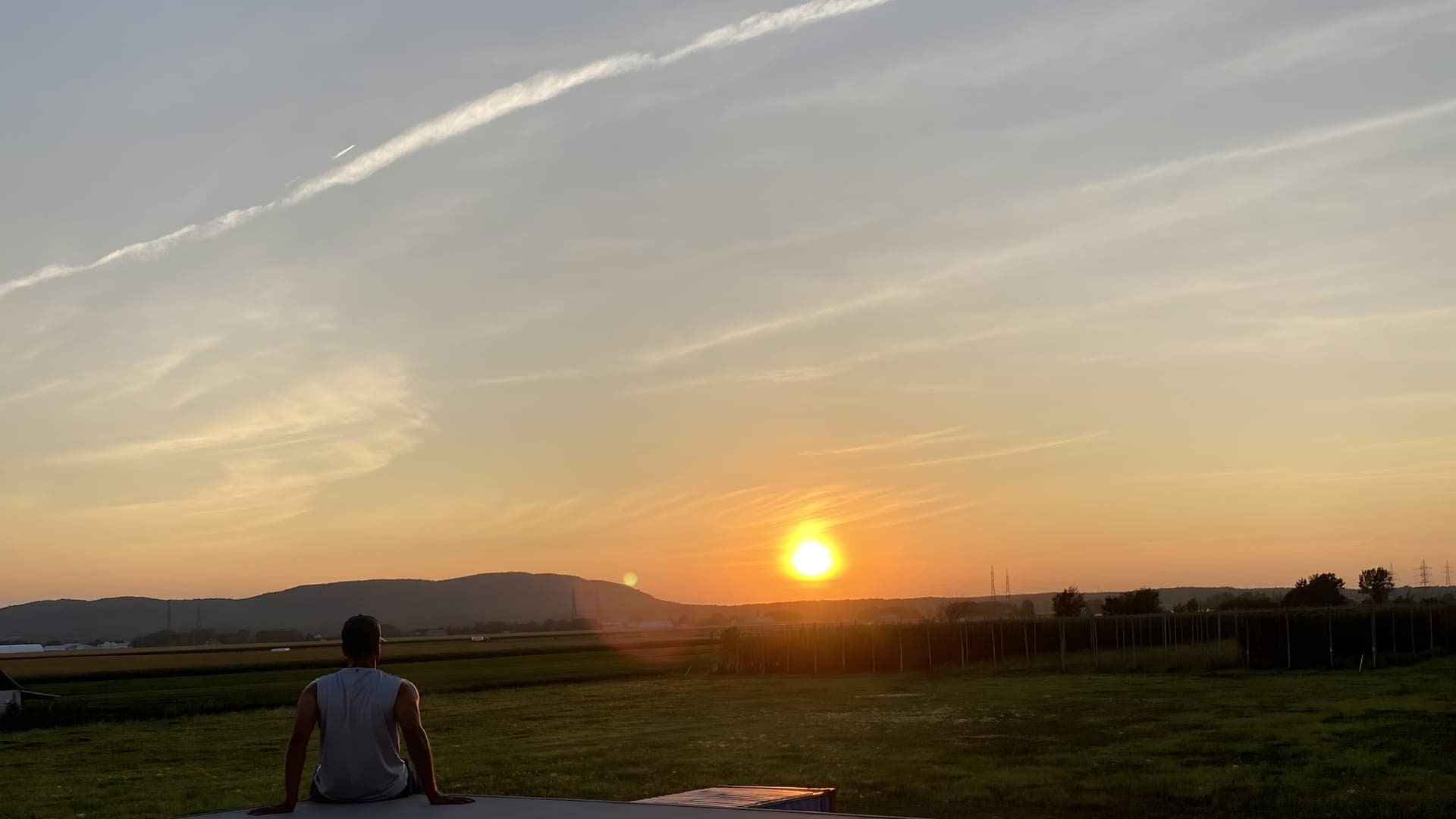 Vue aérienne des champs des Fermes Selva au coucher du soleil, Beloeil, Montérégie